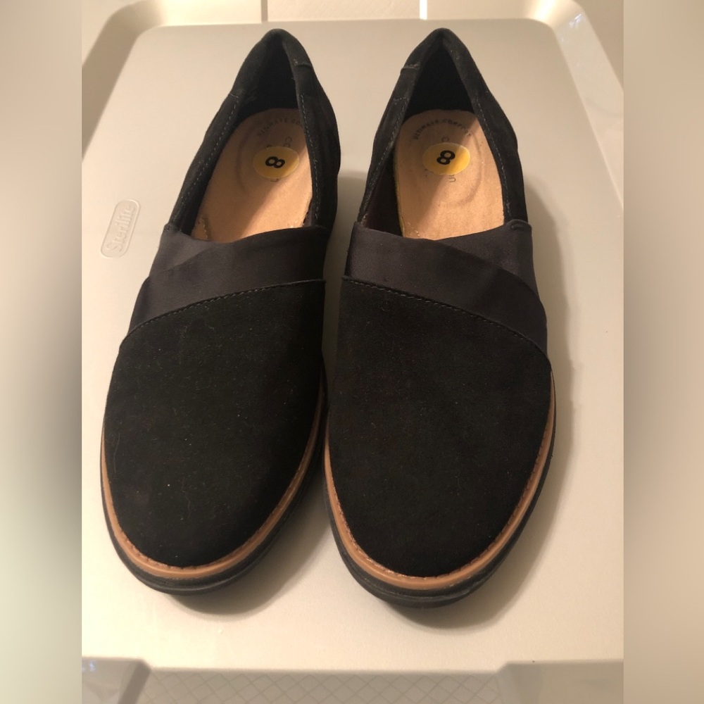 New pair of women’s Clark’s Ultimate comfort shoes size 8 - Picture 1 of 5